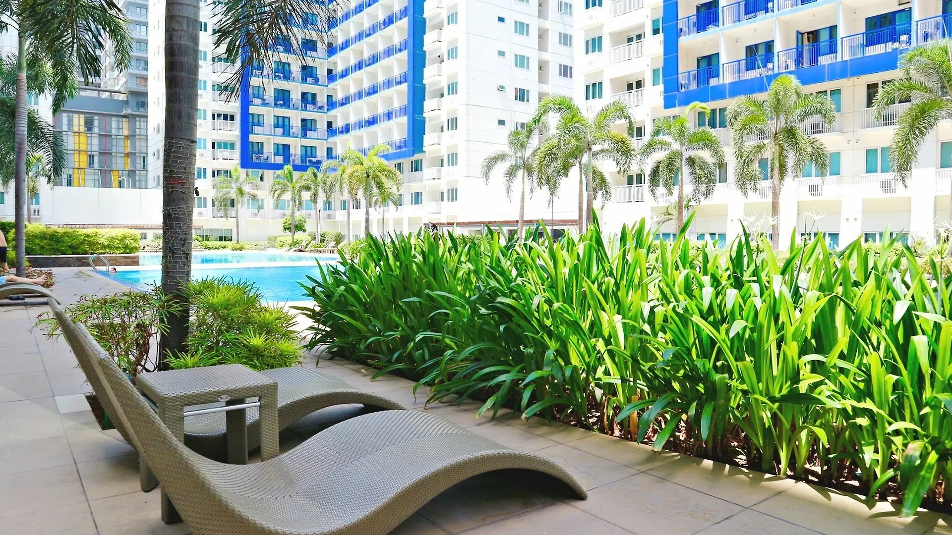 Apartment Condodeal At Sea Residences Manila Philippines